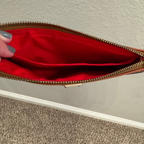 Dooney & Bourke Women's Wallet Pebble Zipper Leather Clutch - Picture 7 of 7